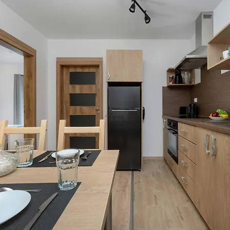 Apartament Przytulny Z Tarasem I Parkingiem By Renters